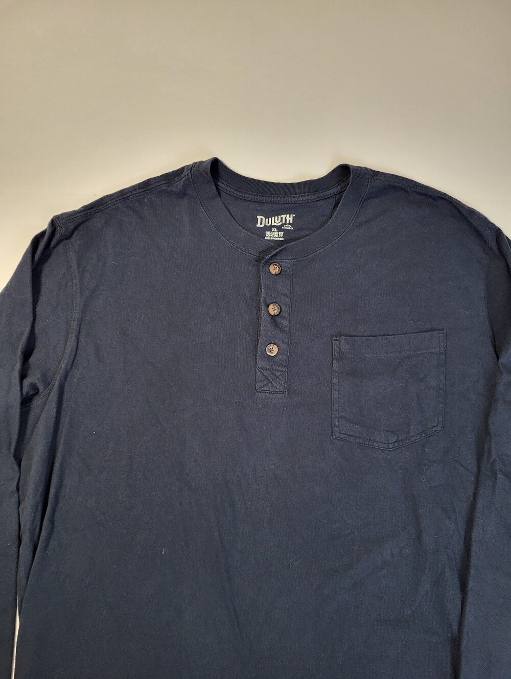 Duluth Trading Co Relaxed Fit Longtail T Shirt Navy Blue Henley Cotton Size XL - Picture 8 of 8
